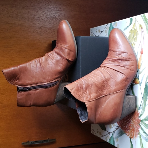 Wittners Leather Ankle Boots - Picture 2 of 7